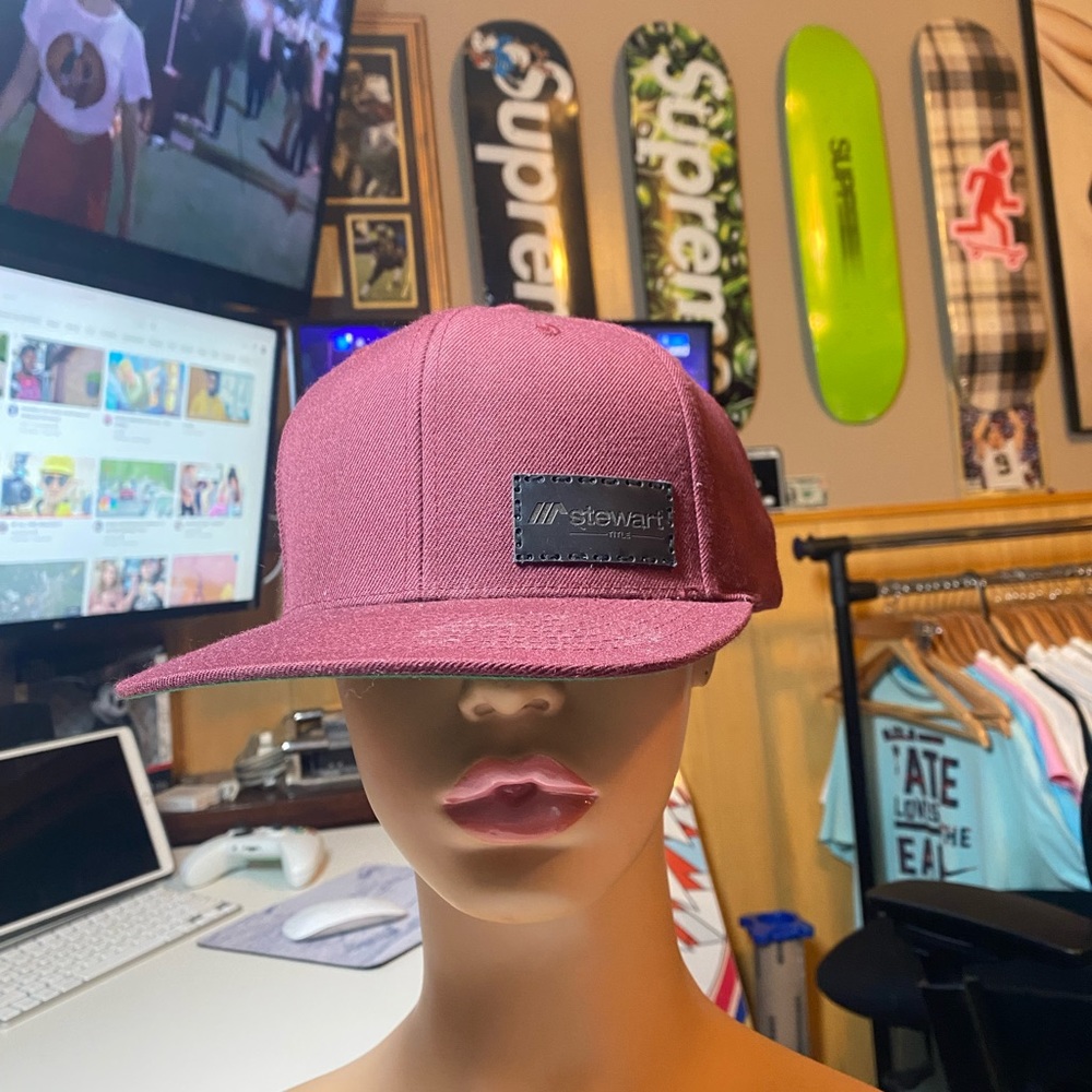 stewart title Mens cap leather logo